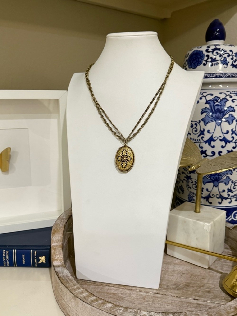 Vintage Antique Gold Tone Celebrity Pendant Necklace